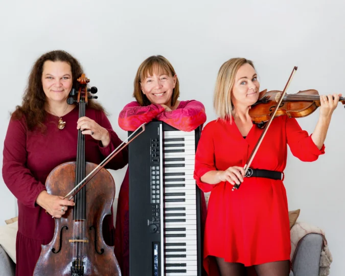 Burgenländischer Chanson mit dem Frauen-Trio  SUNNADL